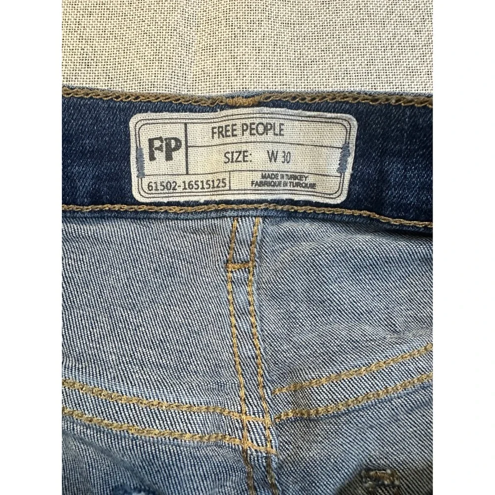 Free People Distressed Frayed Fringe Hem Skinny Jeans Medium Wash Blue Size 30